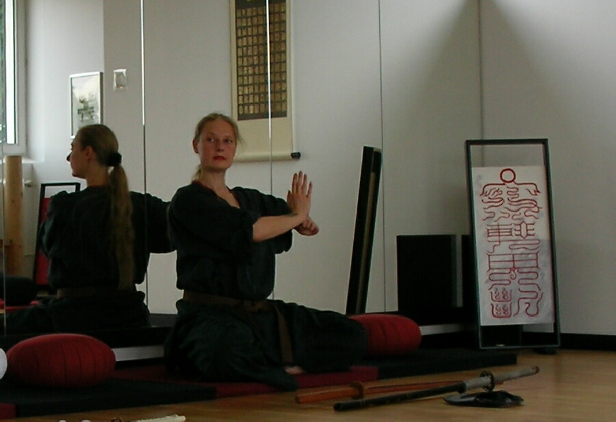 Schwertkampfkunst und Meditation im Dojo der Tao-Chi