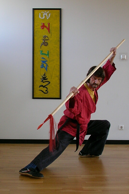 Meditation und Schwertkampfkünste im Tao-Chi - Üben mit dem Speer