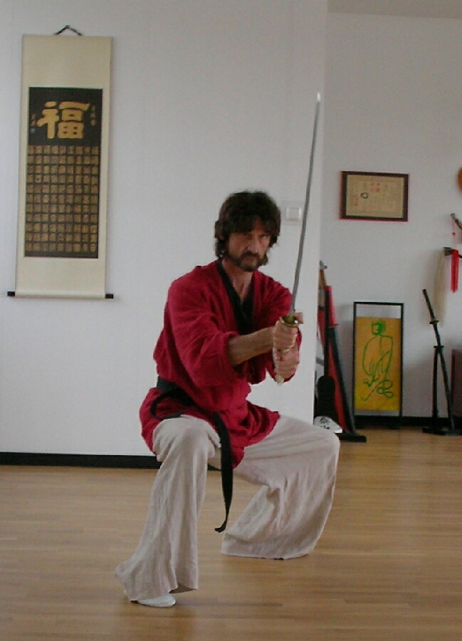 Schwertkampfkunst und Meditation im Dojo der Tao-Chi