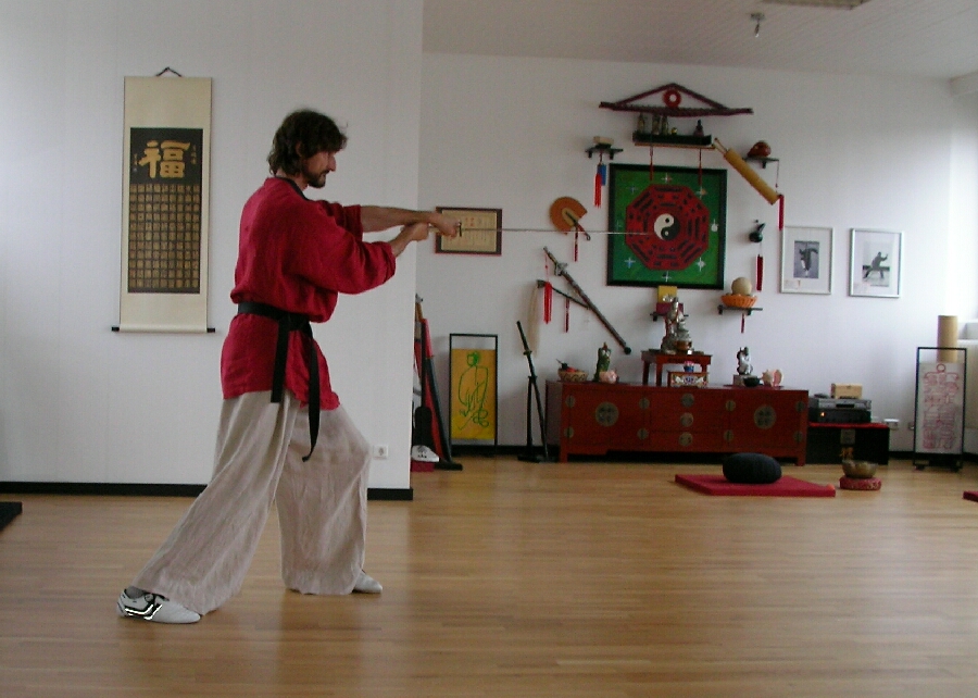 Schwertkampfkunst und Meditation im Dojo der Tao-Chi