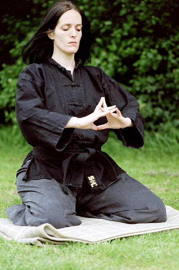 Schwertkampfkunst und Meditation im Dojo der Tao-Chi