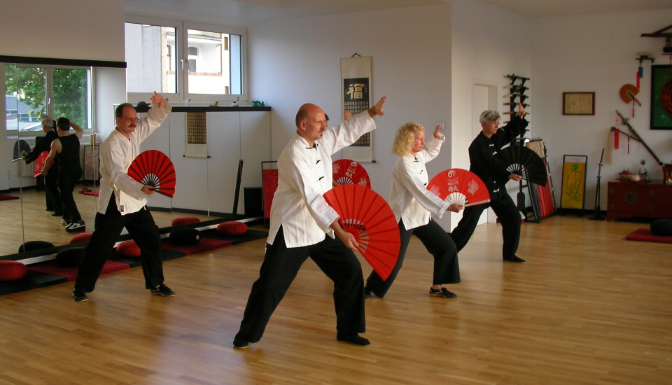 Tao-Chi-Duisburg_Thomas-A-Blume_Faecher-Formen-im-Tai-Chi_076-960