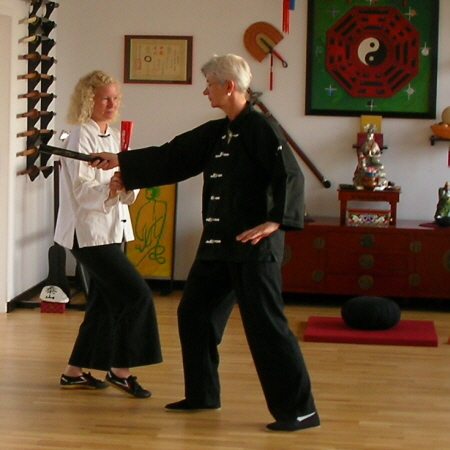 Tao-Chi-Duisburg_Thomas-A-Blume_Faecher-Formen-im-Tai-Chi_Partneruebungen-094-2-450Q