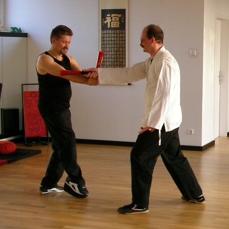 Tao-Chi-Duisburg_Thomas-A-Blume_Faecher-Formen-im-Tai-Chi_Partneruebungen-094-450Q