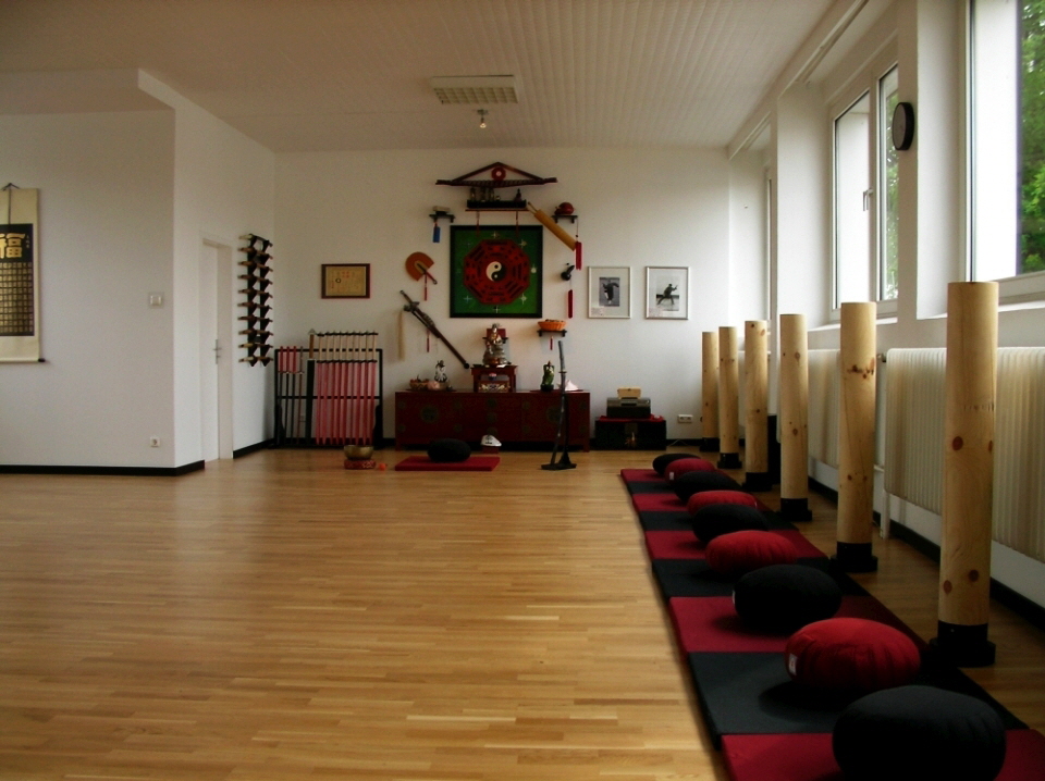 Tao-Chi, seit 1988 - die Schule f�r Tai-Chi und Kung-Fu, Qigong und Meditation in Duisburg Neudorf - unser Traditionell eingerichteter �bungsraum