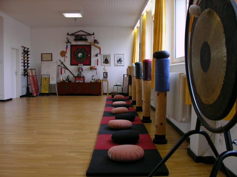 Tao-Chi, seit 1988 - die Schule f�r Tai-Chi und Kung-Fu, Qigong und Meditation in Duisburg Neudorf - unser Traditionell eingerichteter �bungsraum
