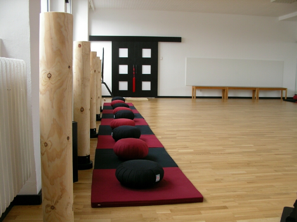 Tao-Chi, seit 1988 - die Schule fr Tai-Chi und Kung-Fu, Qigong und Meditation in Duisburg Neudorf - unser Traditionell eingerichteter bungsraum